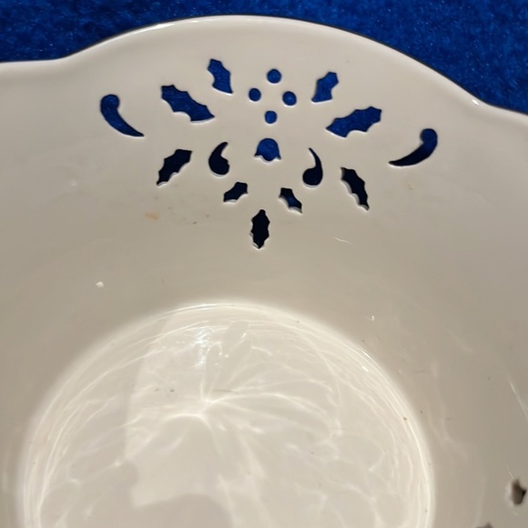 NWT Lenox Small Pierced Bowl with Holly Leaves & Berries Holiday Dimension - Picture 11 of 12